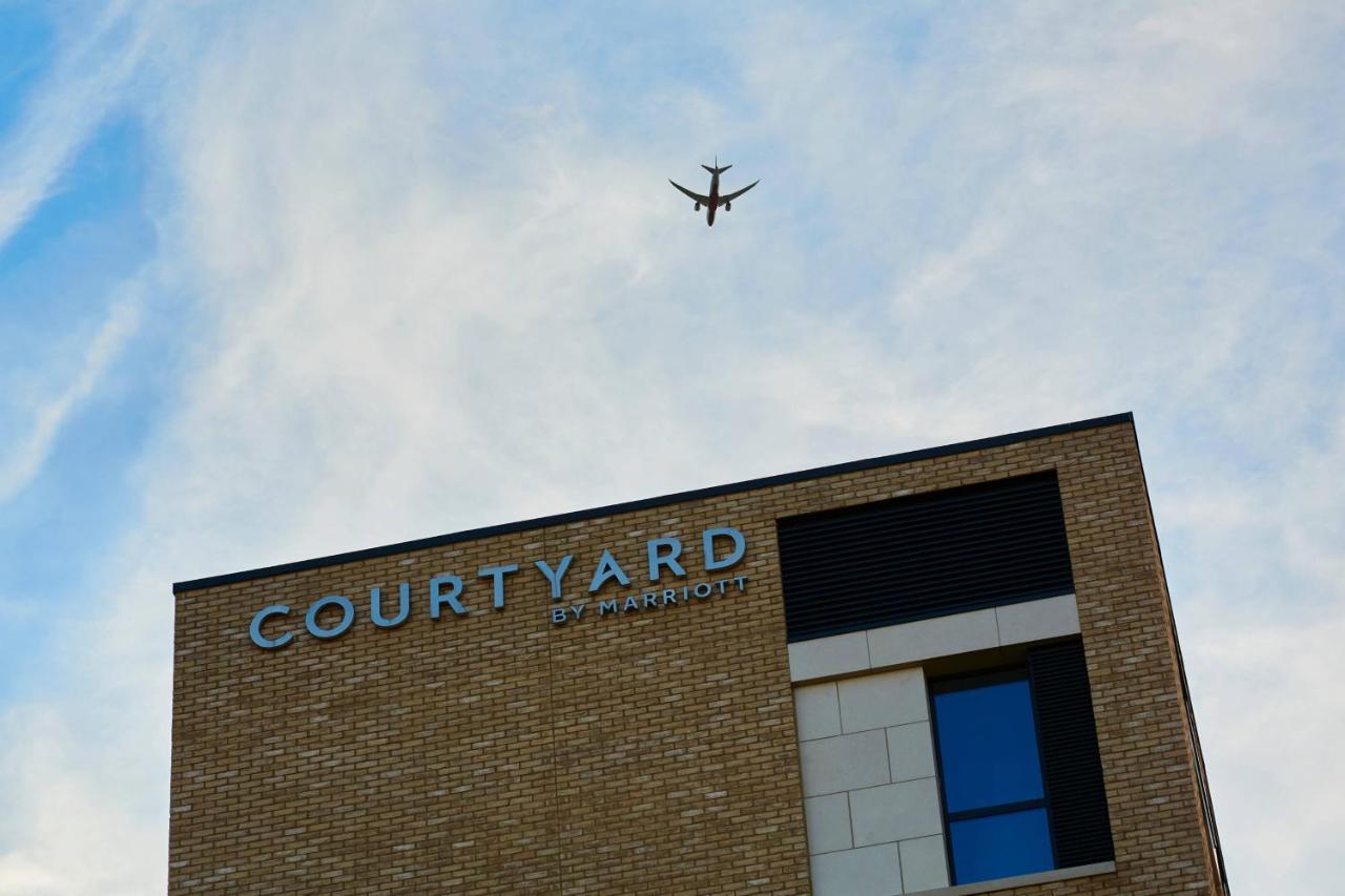 Courtyard By Marriott London City Airport Exterior foto